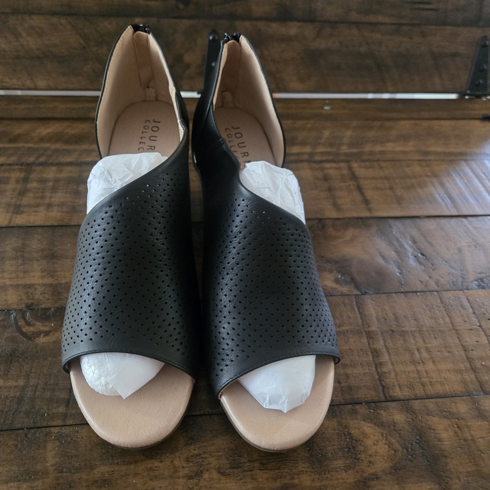 Journee Collection Women's Black Peep-Toe Sandals